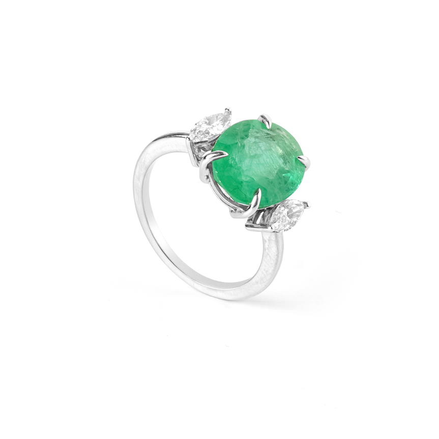 imagem do produto Anel com Esmeralda Colombiana Oval 4,13 ct e Diamantes Navete