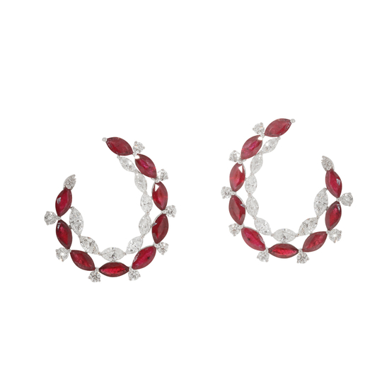 Brinco Meia Argola com Rubis Ovais